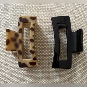 NWOT Set of 2 3.5 inch Blonde Torttise and Glossy Black Claw Clips